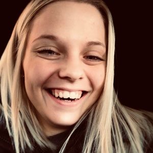 Meet your Posher, Abigail